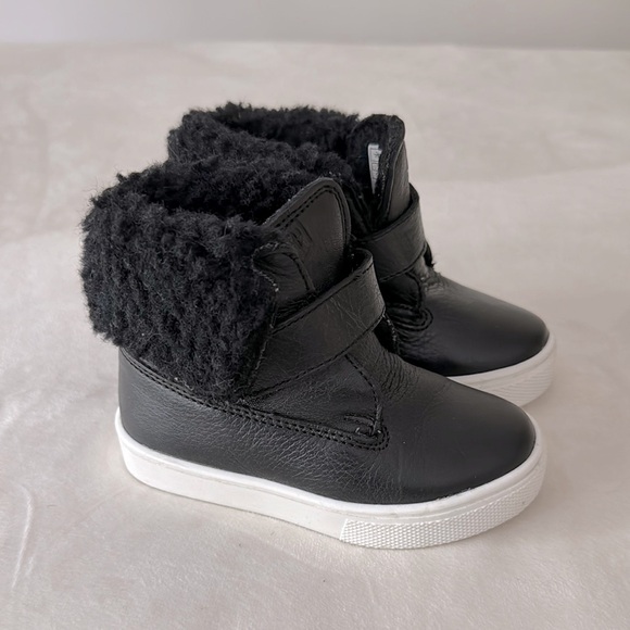 Freshly Picked Other - EUC! Freshly Picked Ebony Sherpa Boot, sz 6 (little kid)
